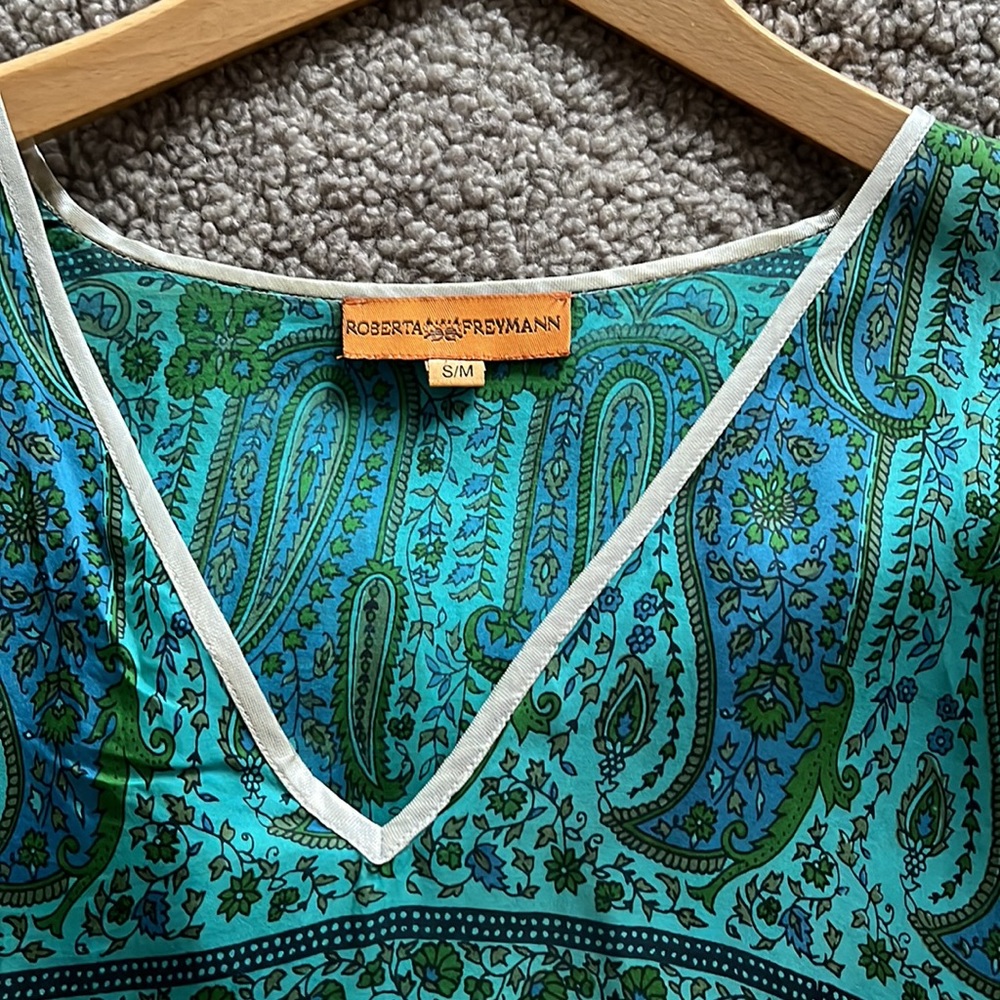 Roberta Freymann 100% silk cover up. Size M - Picture 2 of 3